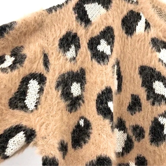 Illa Illa Fuzzy Oversized Leopard Print Sweater Size M/L - Picture 5 of 5